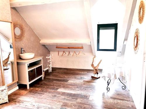 Bathroom, Maison de charme a Sainte-Genevieve-les-Gasny avec jardin in Sainte-Genevieve-les-Gasny Bathroom, Maison de charme a Sainte-Genevieve-les-Gasny avec jardin in Sainte-Genevieve-les-Gasny