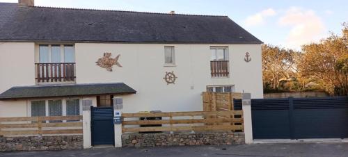 A szálláshely kívülről, Grande maison conviviale à Flamanville avec jardin clos (Grande maison conviviale a Flamanville avec jardin clos) in Les Pieux A szálláshely kívülről, Grande maison conviviale à Flamanville avec jardin clos (Grande maison conviviale a Flamanville avec jardin clos) in Les Pieux