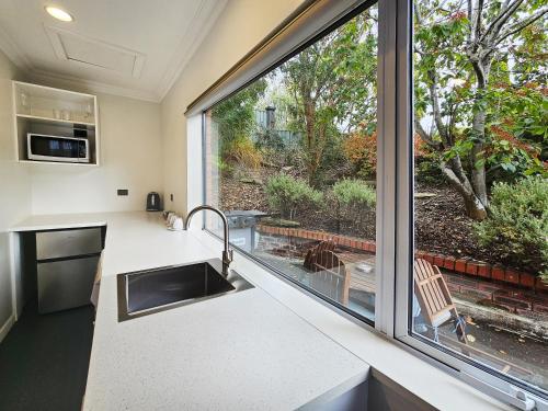 Studio Apartment Superking or Twin in West Dunedin Studio Apartment Superking or Twin in West Dunedin