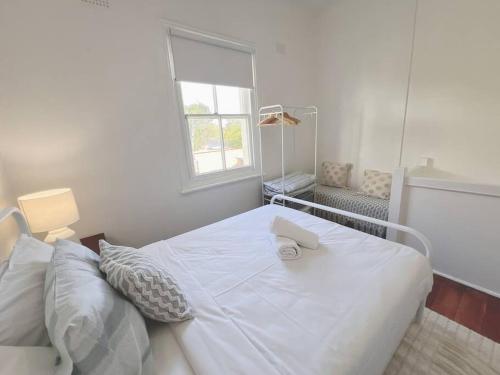 One bedroom loft close to Ashfield Station in Ashfield One bedroom loft close to Ashfield Station in Ashfield