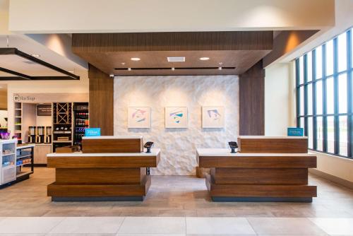 Фойє, Hilton Garden Inn Mattoon, IL in Меттун (Іллінойс) Фойє, Hilton Garden Inn Mattoon, IL in Меттун (Іллінойс)