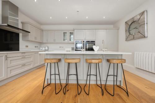 White Hart Hotel & Apartments in Херрогейт White Hart Hotel & Apartments in Херрогейт