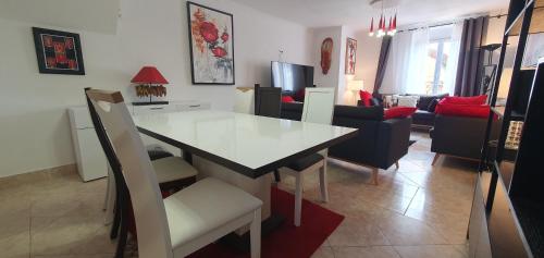 Facilities, COQUELICOT - Spacieuse maison 172m2 - 4 chambres - Parking Prive & Wifi Gratuit in Yerres Facilities, COQUELICOT - Spacieuse maison 172m2 - 4 chambres - Parking Prive & Wifi Gratuit in Yerres