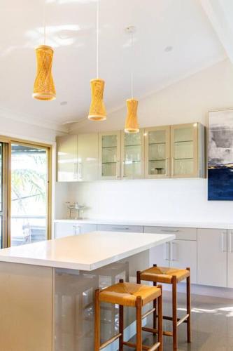 Konyha, Newly renovated 4 bedroom home in Newport with Pittwater views in Northern Beaches Konyha, Newly renovated 4 bedroom home in Newport with Pittwater views in Northern Beaches