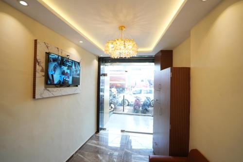 Entrance, HOTEL BOSTON in Chembur Entrance, HOTEL BOSTON in Chembur