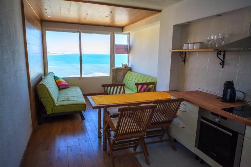 Apartment with Gorgeous Sea View
Apartment with Gorgeous Sea View