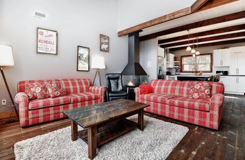 Chalet 9010 Chemin des Alpages by Les Chalets Alpins in Stoneham (QC) Chalet 9010 Chemin des Alpages by Les Chalets Alpins in Stoneham (QC)