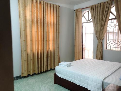 Hotel Nam Son Tan Duong in North Cam River Urban Hotel Nam Son Tan Duong in North Cam River Urban