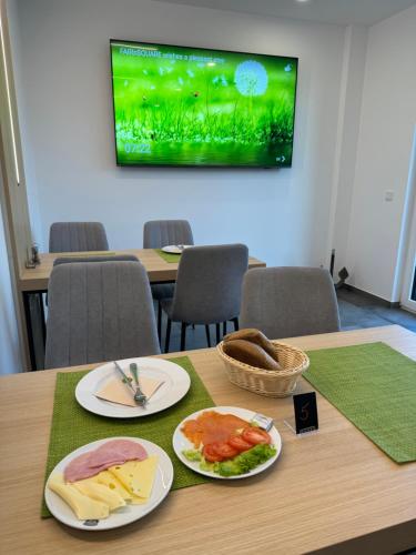 Food and beverages, Fair n Square Hotel 24 Stunden Self-Check In in Arheilgen Food and beverages, Fair n Square Hotel 24 Stunden Self-Check In in Arheilgen