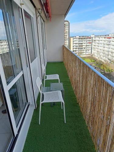 Балкон/тераса, Chambre cosy pour nuit agréable (Chambre cosy pour nuit agreable) in Мелун Балкон/тераса, Chambre cosy pour nuit agréable (Chambre cosy pour nuit agreable) in Мелун