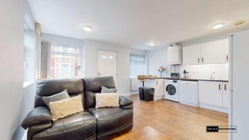 Cardiff city centre with free parking near Roath Park Cardiff city centre with free parking near Roath Park