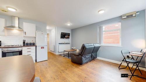 Cardiff city centre with free parking near Roath Park Cardiff city centre with free parking near Roath Park