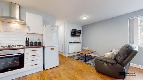 Cardiff city centre with free parking near Roath Park Cardiff city centre with free parking near Roath Park