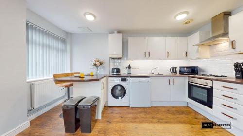 Cardiff city centre with free parking near Roath Park Cardiff city centre with free parking near Roath Park