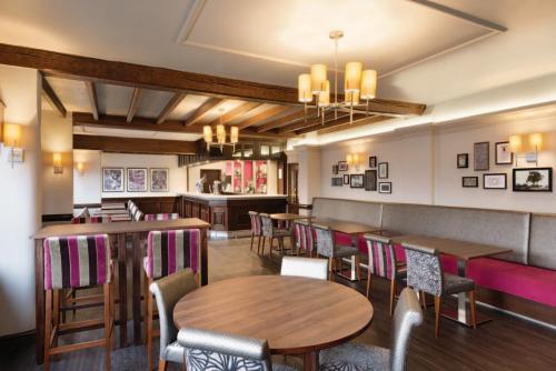 Pub/lounge, The Olde Barn Sure Hotel Collection by Best Western in Long Bennington Pub/lounge, The Olde Barn Sure Hotel Collection by Best Western in Long Bennington