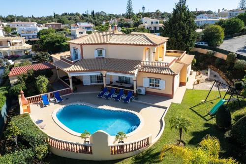 สระว่ายน้ำ, Villa Glória (Villa Gloria) in เซสมาเรียส สระว่ายน้ำ, Villa Glória (Villa Gloria) in เซสมาเรียส