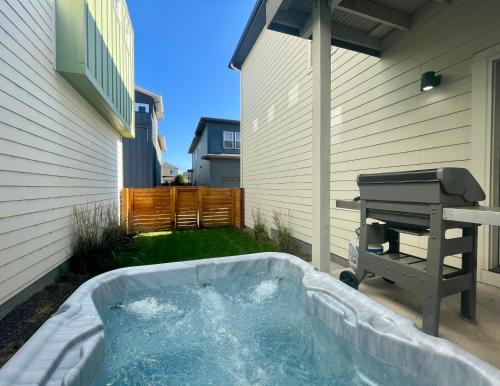 Steps from River & Old Town - Hot Tub & King Bed in Old Town Steps from River & Old Town - Hot Tub & King Bed in Old Town