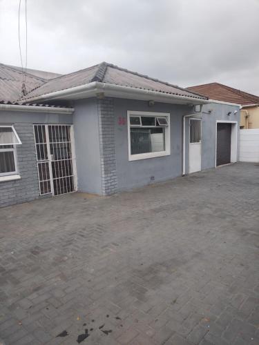 Ludinz Guest House, Self catering near Cape Town International Airport Ludinz Guest House, Self catering near Cape Town International Airport