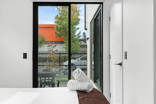 Deluxe Downtown Residence 3 Bed 3 Bath