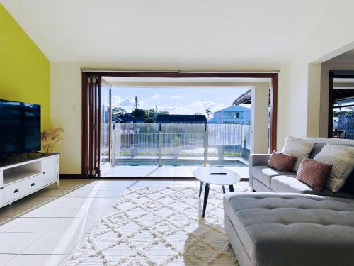 Waterfront Haven Balinese Villa at Bundall in Bundall Waterfront Haven Balinese Villa at Bundall in Bundall
