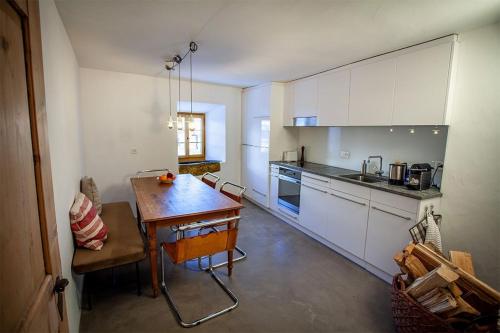 مطبخ, Tgesa Antgerna 1. OG in Salouf مطبخ, Tgesa Antgerna 1. OG in Salouf