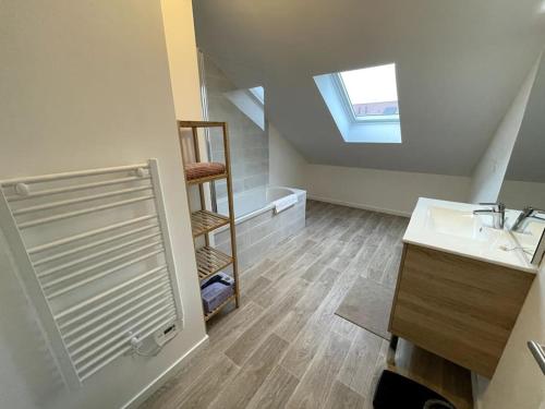 Freesia, Maison neuve avec jardin et garage near Caen-Carpiquet Airport Freesia, Maison neuve avec jardin et garage near Caen-Carpiquet Airport