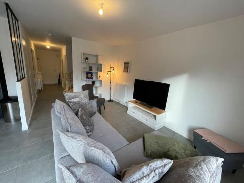 Freesia, Maison neuve avec jardin et garage near Caen-Carpiquet Airport Freesia, Maison neuve avec jardin et garage near Caen-Carpiquet Airport