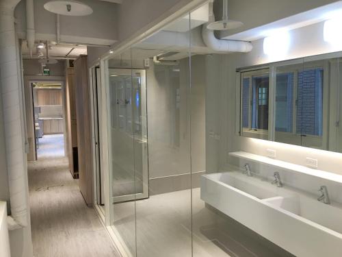 Bathroom, 日初青旅 Sundaily Hostel 北車 in Taipei Bathroom, 日初青旅 Sundaily Hostel 北車 in Taipei