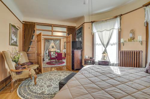 5 Mi to Millennium Park Apartment with Fireplaces