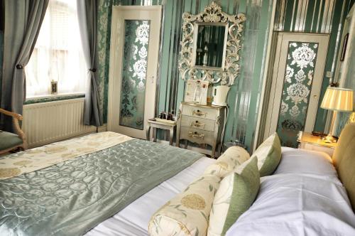 The Hotel Commodore in Llandrindod Wells The Hotel Commodore in Llandrindod Wells
