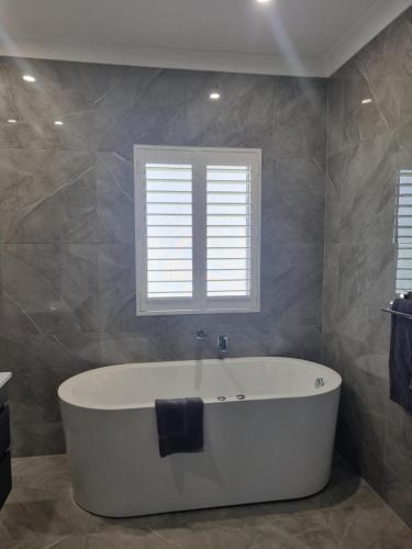 Badkamer, Australian Homestead Motor Lodge near Wagga Wagga Airport Badkamer, Australian Homestead Motor Lodge near Wagga Wagga Airport