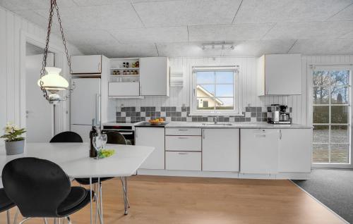 Kitchen, Nice Home In Haderslev With Wifi in Sonderballe Kitchen, Nice Home In Haderslev With Wifi in Sonderballe
