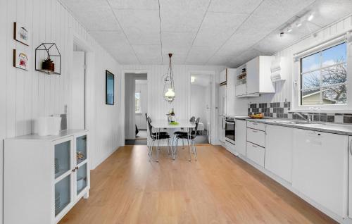Kitchen, Nice Home In Haderslev With Wifi in Sonderballe Kitchen, Nice Home In Haderslev With Wifi in Sonderballe