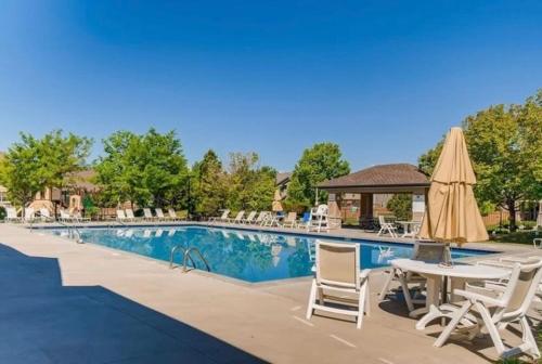 NEW! Family-friendly Home with Pool Table, King Beds in 溫莎 (CO) NEW! Family-friendly Home with Pool Table, King Beds in 溫莎 (CO)