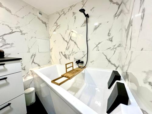 Facilities, Baignoire Spa - 2 pieces moderne in Villeneuve-la-Garenne Facilities, Baignoire Spa - 2 pieces moderne in Villeneuve-la-Garenne