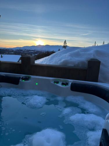 Hot tub, Flott moderne hytte i Holterdalen, 4 soverom, 2 bad, Jacuzzi, garasje in Rauland Hot tub, Flott moderne hytte i Holterdalen, 4 soverom, 2 bad, Jacuzzi, garasje in Rauland
