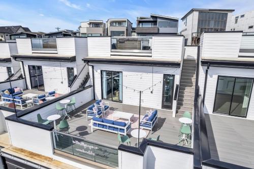 NEW Nash Eras - 15 Beds - Hot Tub on Rooftop Deck in Városközponthoz közel NEW Nash Eras - 15 Beds - Hot Tub on Rooftop Deck in Városközponthoz közel