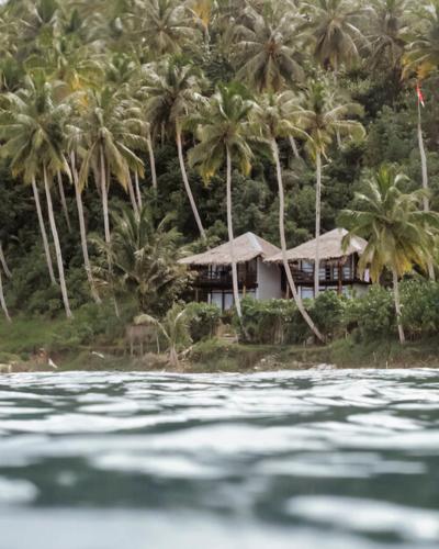 Kaini Mentawai - Surf Resort in Katurai Kaini Mentawai - Surf Resort in Katurai