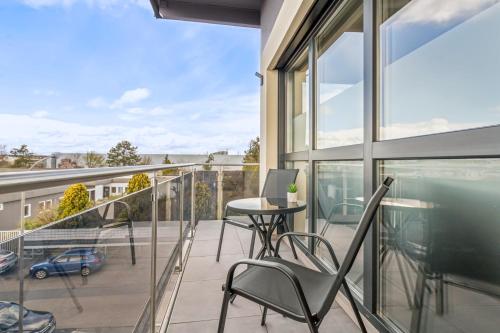 Erkély/terasz, SUITE4ME - Moderne Apartments I Küche I Balkon I Waschmaschine (SUITE4ME - Moderne Apartments I Kuche I Balkon I Waschmaschine) in Dietzenbach Erkély/terasz, SUITE4ME - Moderne Apartments I Küche I Balkon I Waschmaschine (SUITE4ME - Moderne Apartments I Kuche I Balkon I Waschmaschine) in Dietzenbach