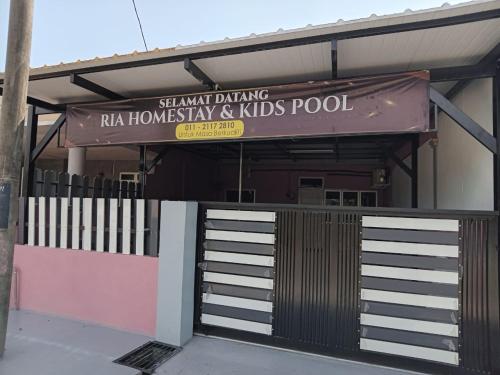Ria Homestay & kolam in จิตรา Ria Homestay & kolam in จิตรา