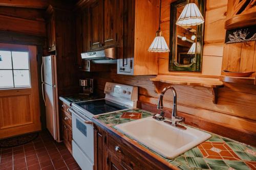 Konyha, Gîte de l'herboriste (Gite de l'herboriste) in Sainte-Rose-Du-Nord (QC) Konyha, Gîte de l'herboriste (Gite de l'herboriste) in Sainte-Rose-Du-Nord (QC)