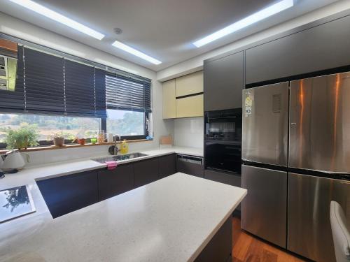 Kitchen, Nobhillstay near Mysterious Road (Dokkaebi Road) Kitchen, Nobhillstay near Mysterious Road (Dokkaebi Road)