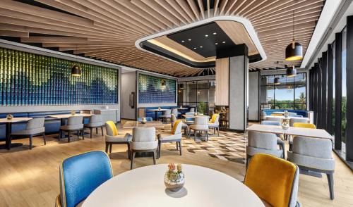 Restaurant, Hyatt Place Makassar in Makassar Restaurant, Hyatt Place Makassar in Makassar