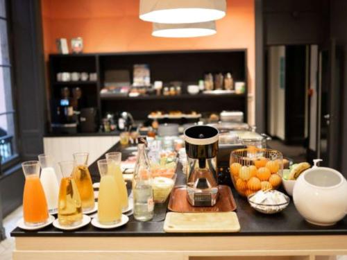 อาหารและเครื่องดื่ม, เมอร์เคียว ลียง เซ็นเตอร์ โบซ์ อาร์ตส์ โฮเทล (Mercure Lyon Centre Beaux Arts Hotel) near เฟรสก์เดส์ลิยงเนส์ อาหารและเครื่องดื่ม, เมอร์เคียว ลียง เซ็นเตอร์ โบซ์ อาร์ตส์ โฮเทล (Mercure Lyon Centre Beaux Arts Hotel) near เฟรสก์เดส์ลิยงเนส์