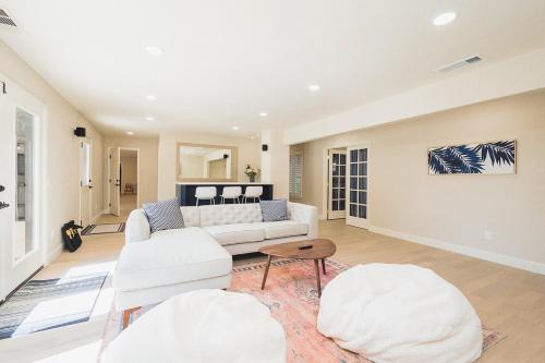 Casteel - 4,500 sq-ft retreat with a pool and hot tub in the middle of wine country! in 坦普爾頓(CA) Casteel - 4,500 sq-ft retreat with a pool and hot tub in the middle of wine country! in 坦普爾頓(CA)
