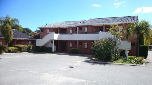 Entrance, Sanno Marracoonda Airport Hotel in Perth Entrance, Sanno Marracoonda Airport Hotel in Perth