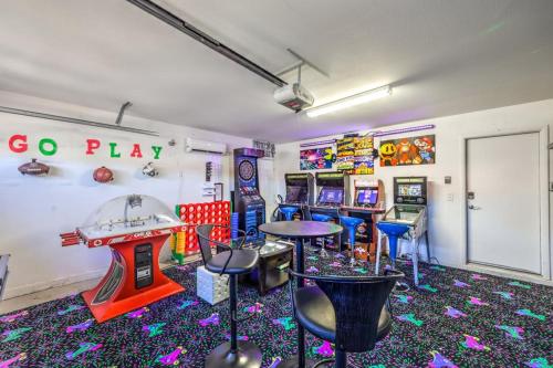 Family Fun for Everyone in Las Vegas- 4 Bedrooms, Billiards, Game Room in Boulder linn Family Fun for Everyone in Las Vegas- 4 Bedrooms, Billiards, Game Room in Boulder linn