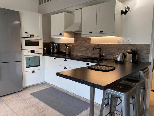 مطبخ, Beau Duplex climatisé T3 vue panoramique Luberon (Beau Duplex climatise T3 vue panoramique Luberon) in Pertuis Town Center مطبخ, Beau Duplex climatisé T3 vue panoramique Luberon (Beau Duplex climatise T3 vue panoramique Luberon) in Pertuis Town Center