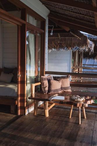 Kaini Mentawai - Surf Resort in Katurai Kaini Mentawai - Surf Resort in Katurai