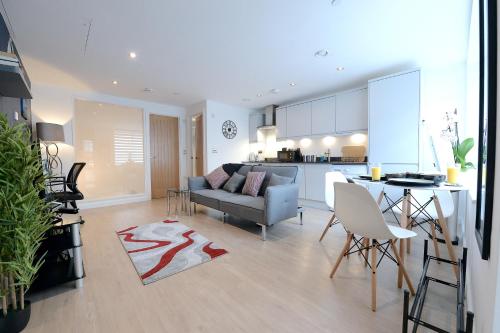 Стая за гости, Free Parking in Woking- Comfy King Size Bed-Ground Floor Flat in Уоркинг Стая за гости, Free Parking in Woking- Comfy King Size Bed-Ground Floor Flat in Уоркинг